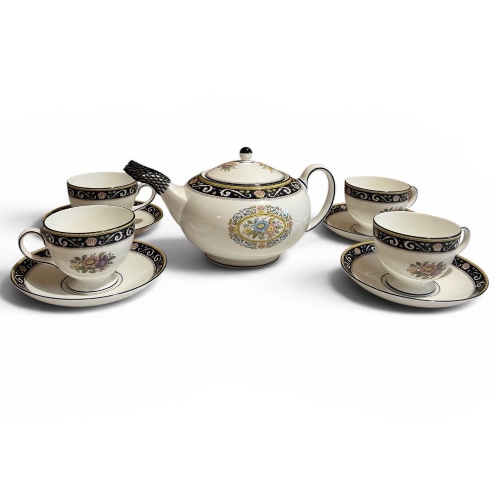 Wedgwood Runnymede Blue Teapot 4 Teacups Saucers Set W4472 Bone China England